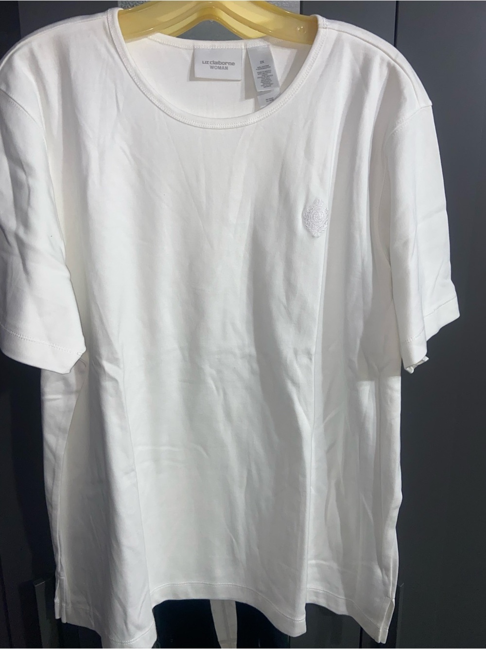 Liz Claiborne White Short Sleeve Crewneck Tee with Embroidered Logo